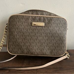 Michael Kors Jetset Crossbody Bag